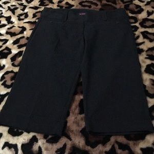 Gently used Joe Benbasset capris in black size 9